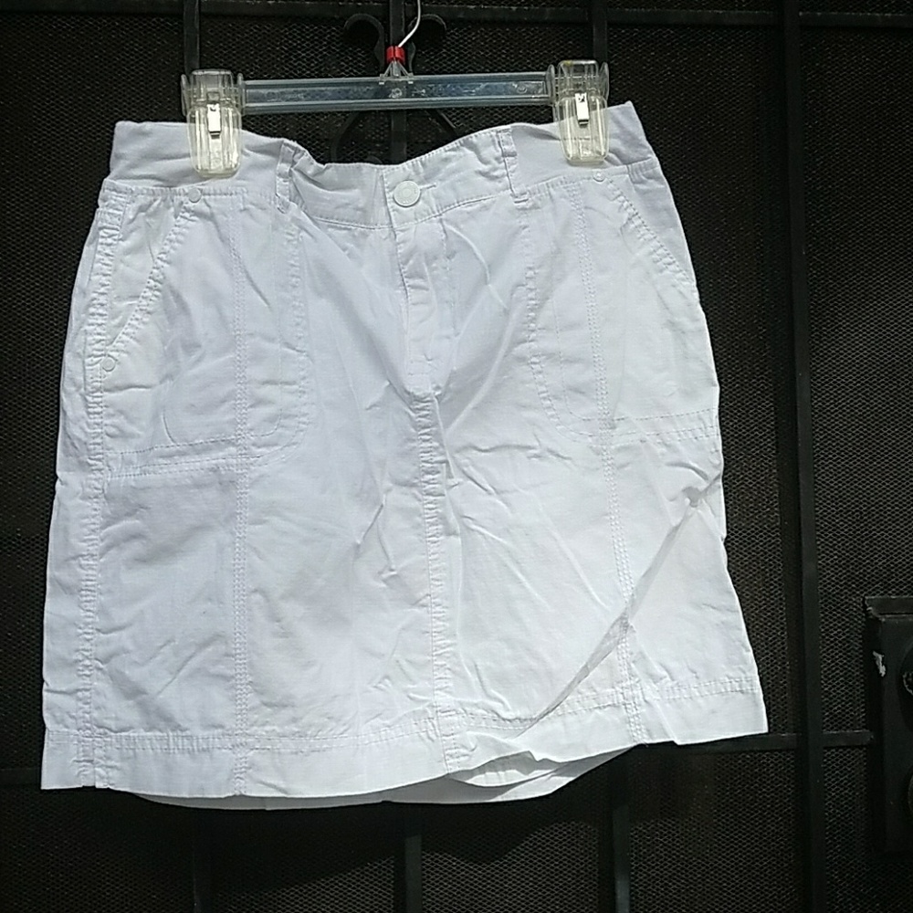 Gloria Vanderbilt white skirt